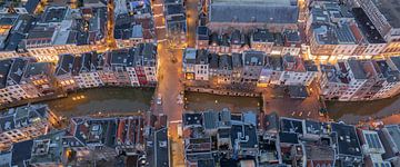 Vue de la tour du Dom d'Utrecht au petit matin / heure bleue.