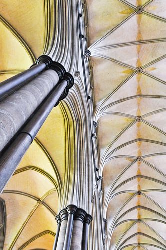 Colonnes et voûtes de la cathédrale de Salisbury
