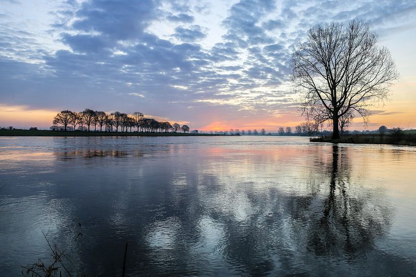Lever de soleil froid sur la Meuse par R. Maas