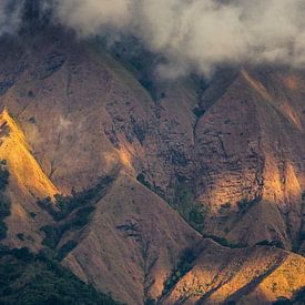 Rinjani Mountains by Martijn Schruijer