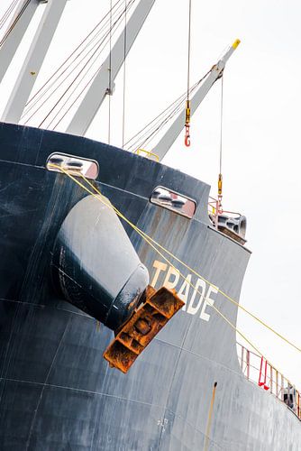 Afgemeerd aan de kade in de haven