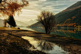 Herfstbergsymfonie en Perfecte Weerspiegeling van luca rapolla