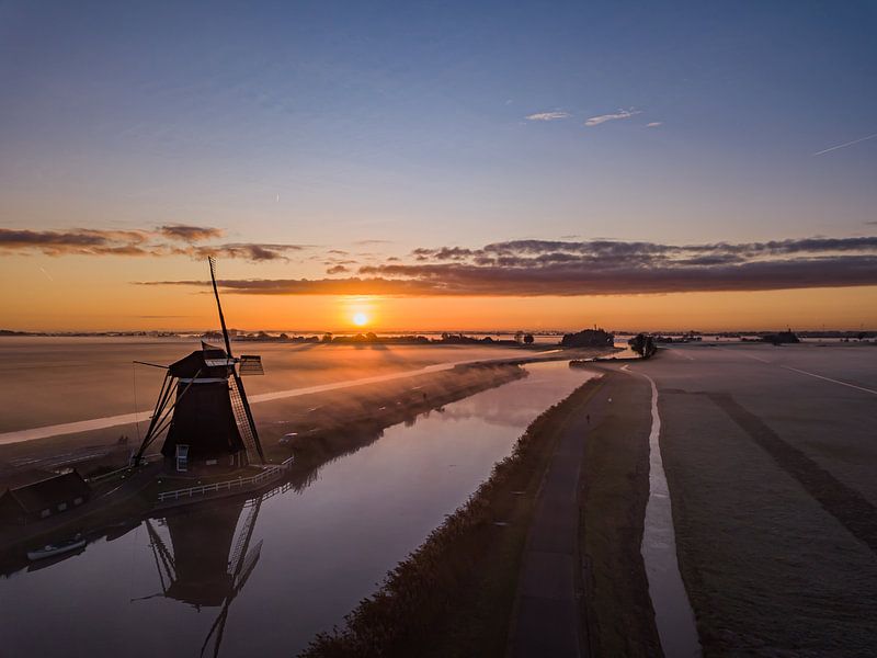 Achtkante molen bij zonsopkomst van Martijn de Ruijter
