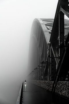 De Hohenzollernbrücke in Keulen in de winter van Marc Stoppenbach