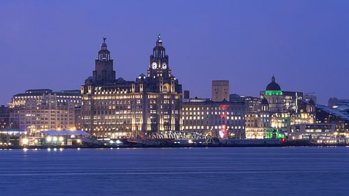 Liverpool Waterfront at Dusk sur Sonny Vermeer