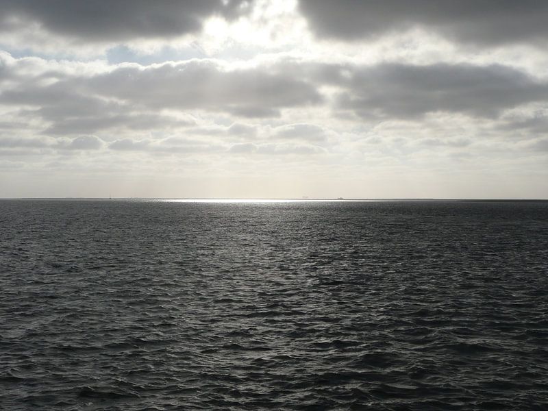 Waddenzee , Tussen Lauwersoog-Schiermonikkoog by Erik Nienhuis