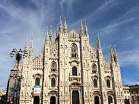 De dom van milaan in de zomer