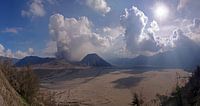 Uitbarsting van de Bromo vulkaan in het Tengger Semeru National Park. 