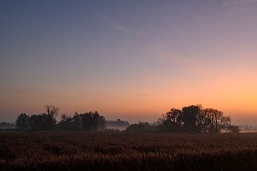 Zonsopgang over de IJssel tijdens een mooie herfstochtend