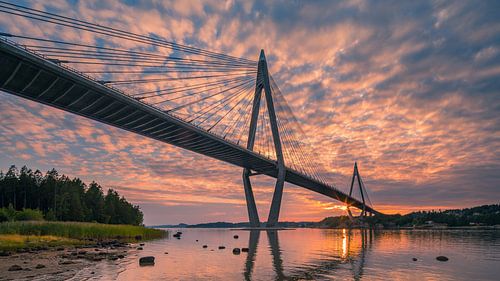 Zonsondergang Uddevalla brug, Zweden
