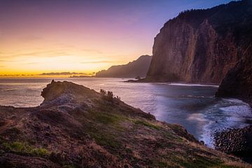 Kleurrijke zonsopgang bij Miradouro do Guindaste (Madeira) I | Landschap | Reisfotografie van Daan Duvillier | Dsquared Photography