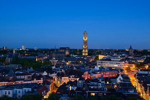 Paysage urbain avec l'église Dom et la tour Dom à Utrecht sur Donker Utrecht