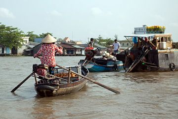 Drijvende markt in de Mekongdelta (Vietnam) van t.ART