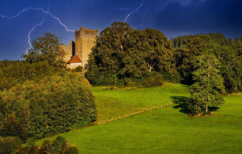 Orage sur le château de Sulzberg dans l'Allgäu par ManfredFotos