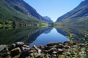 Wunderschöner See bei Hellesylt van Bohnes Norwegenliebe