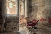 Verlaten plaats - rode fauteuil