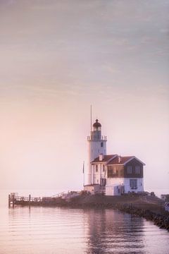 Paard van Marken - stimmungsvoller Sonnenaufgang von Keesnan Dogger Fotografie