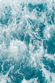 Sprudelndes azurblaues Meerwasser