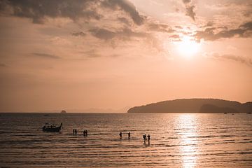 Thai Sonnenuntergang von Bart Rondeel