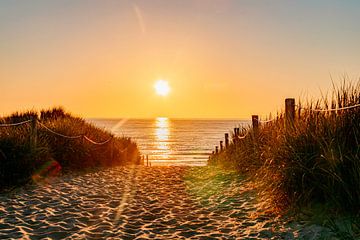 Zonsondergang aan de kust van Texel van Fotos by Angelique