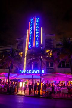 Miami Beach - Ocean Drive bei Nacht von t.ART