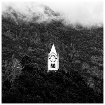 Sao Vicente, Madeira  kerk in zwart wit van Ton van den Boogaard