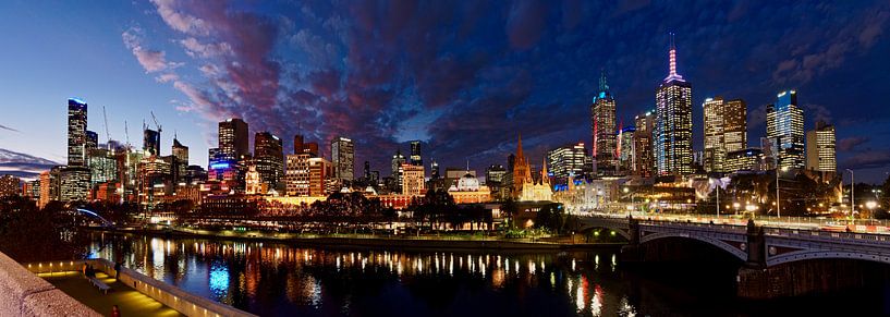 Melbourne Skyline am Abend von Atelier Liesjes