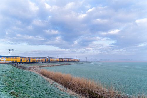 NS-Zug in Winterlandschaft