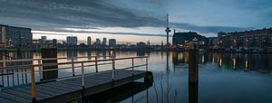 zonsopkomst rotterdam Met euromast van Erik van 't Hof