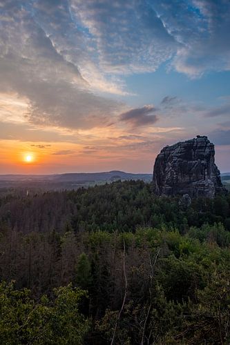 Zandsteen rots wereld van Saksisch Zwitserland- De Falkenste in