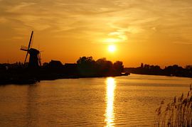 Zonsondergang over Rijsoord van Lennard Kazen