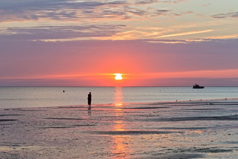 Zomerse zonsondergang.. van Miranda van Hulst