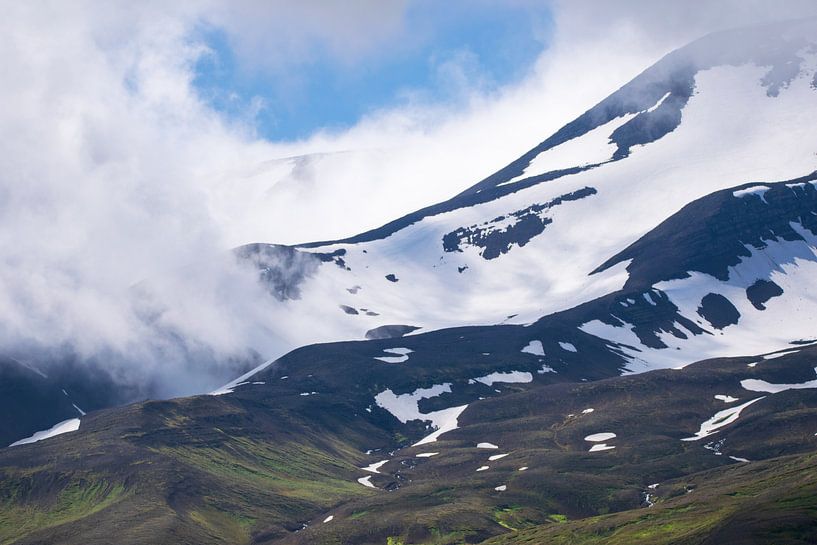 Close-up of the mountains by Manon Verijdt