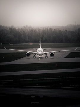 Lufthansa Airbus A350-900 frontal view by Tobias Wartenberg