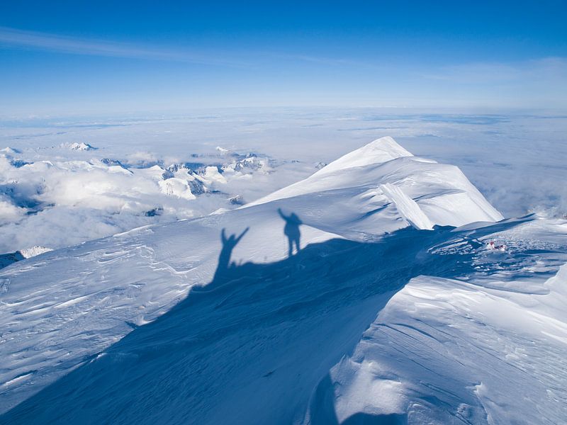 Auf dem Gipfel des Berges Denali in Alaska von Menno Boermans