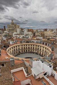 Blick über den kreisförmigen Platz von Valencia