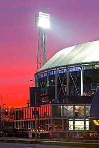 Lichtmast De Kuip tijdens avondrood van Anton de Zeeuw