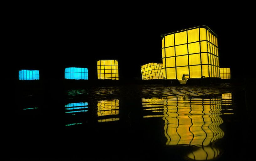 Yellow and blue light from a cube by Chihong