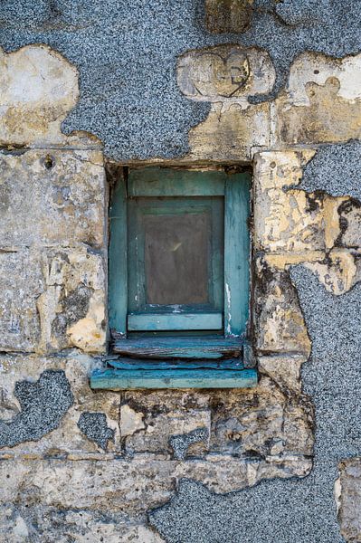 Affiche de jardin de la vieille fenêtre bleue (portrait) par Danny den Breejen