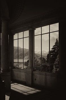 Uitzicht vanuit een oude villa in Verbania, lago Magiorre, Italie