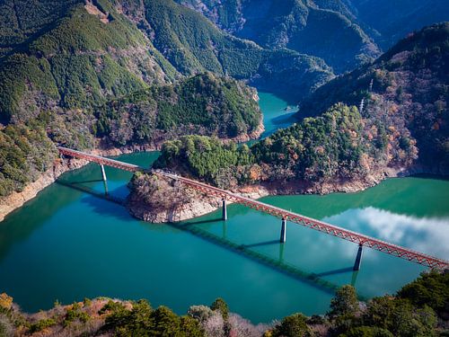 Japan - Okuōikojō - Station in het stuwmeer van Orange Frame - Remco Bosshard