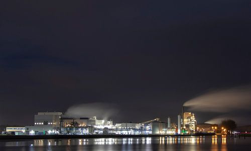 Industrie Veendam bij avond.