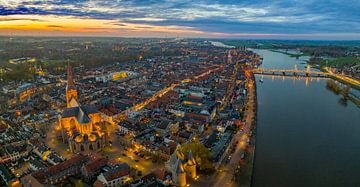 Kampen sur les rives de l'IJssel au coucher du soleil sur Sjoerd van der Wal Photographie