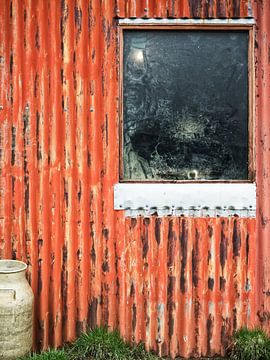 Red wall with window von Lex Schulte