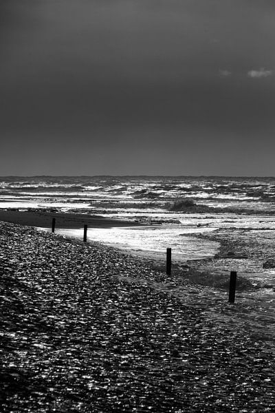 Sea view with dike by Hans Lok