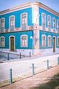 Blauw huis in Silves, Portugal van Antoine Ramakers thumbnail