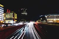 Langzeitaufnahme des Verkehrs in Brüssel