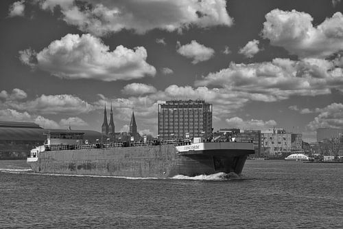 Binnenvaartschip op het IJ