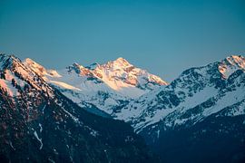 Last rays of sun over the Allgäu High Alps by Leo Schindzielorz