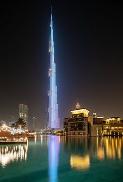 Burj Khalifa by Night van Luc Buthker